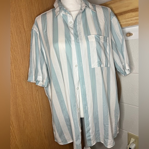 H&M 100% cotton stripper button down - Picture 2 of 4